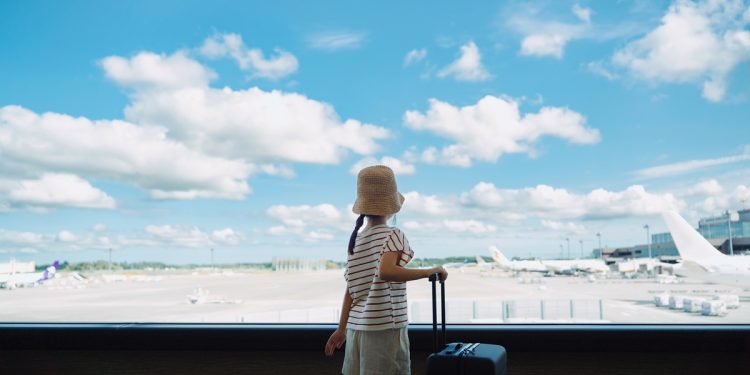 Vai viajar com crianças e adolescentes? Confira os documentos obrigatórios