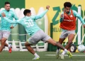 Sem contrato, atacante camaronês marca duas vezes em jogo-treino do Palmeiras