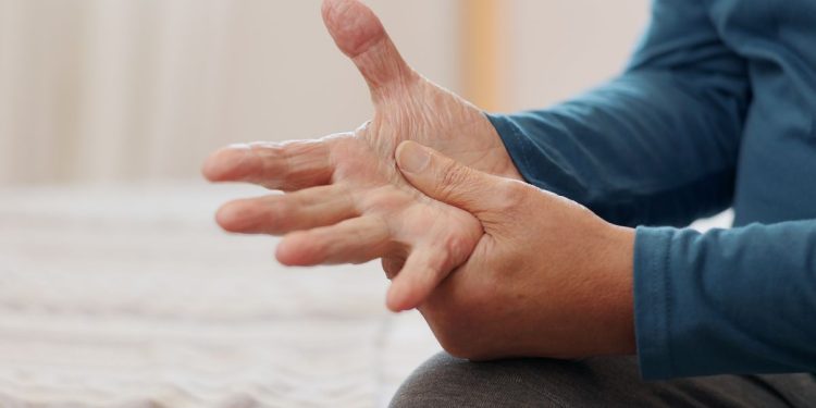 Transplante de células tem resultado promissor para tratar Parkinson