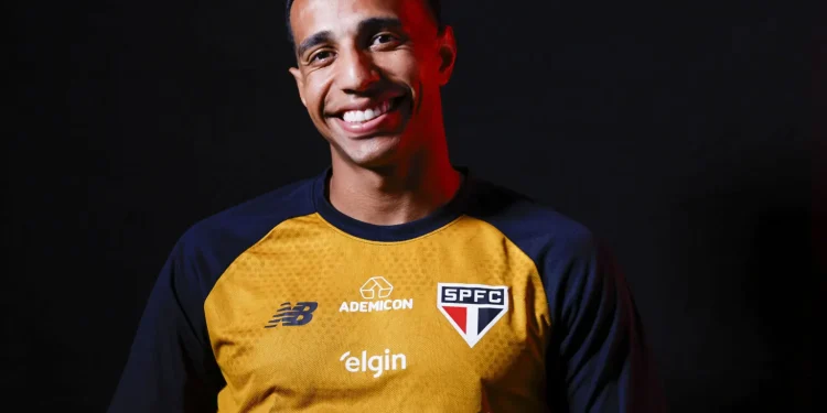 São Paulo anuncia contratação do atacante Victor Sá