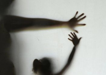 Homem é condenado a 10 anos por tentar matar a companheira com facão