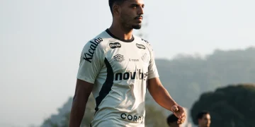 Com problemas nas laterais, Cuca testa Menino improvisado pela direita