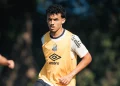 Menino da Vila sofre lesão muscular e inicia tratamento no Santos