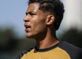 Ryan Francisco marca em jogo-treino e tenta retomar espaço no profissional do São Paulo