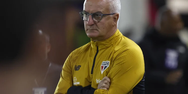 Dorival explica “apagão” em derrota do São Paulo e evita culpar problemas extracampo