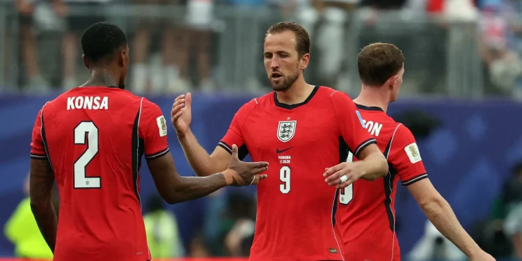 Inglaterra tenta resolver quebra-cabeças defensivo contra RD Congo