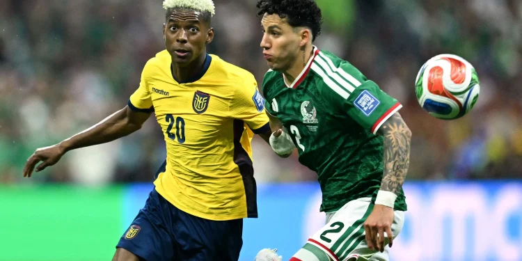 Veja fotos do duelo entre México e Equador pelos 16 avos da Copa do Mundo