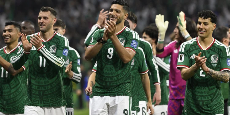 Veja as capas dos jornais mexicanos após a classificação na Copa do Mundo
