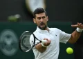 Djokovic bate Tsitsipas e vai à terceira rodada de Wimbledon