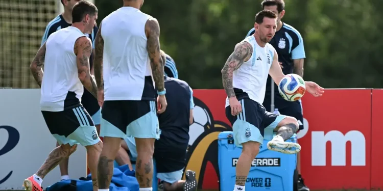 Messi lidera Argentina contra sensação Cabo Verde na Copa do Mundo