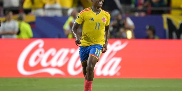 Colômbia vence Gana com gol de Arias e pega a Suíça nas oitavas da Copa