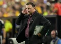 “Fizeram uma partidaça”, comemora técnico da Colômbia após classificação para oitavas da Copa