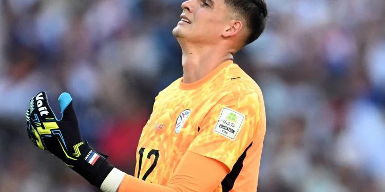 Destaque do Paraguai na Copa, goleiro Orlando Gill entra na mira do Manchester United