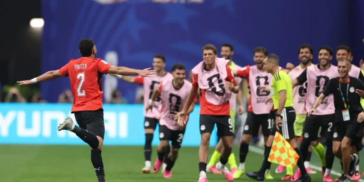 Seleção do Egito é ovacionada em seu retorno ao país