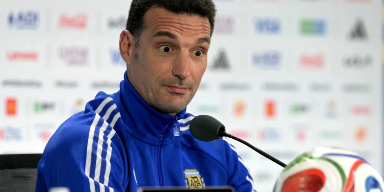 Scaloni nega suposto favorecimento à Argentina na Copa