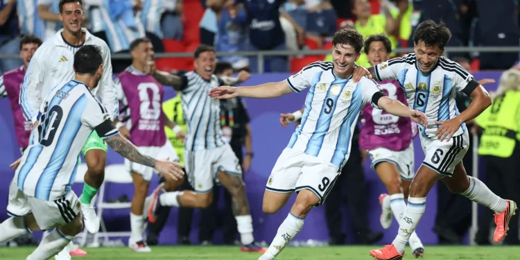 Flaco dá assistência para pintura de Álvarez, Argentina elimina Suíça e pega a Inglaterra na semi