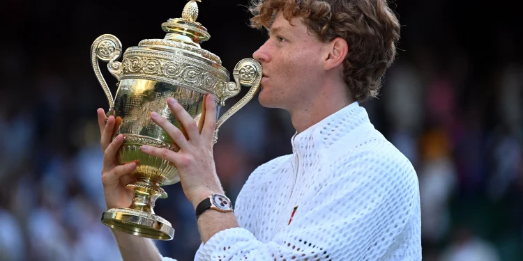 Jannik Sinner vence Alexander Zverev e é bicampeão de Wimbledon