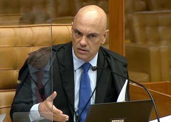 Moraes mantém domiciliar de Bolsonaro e manda apreender 10 armas registradas em seu nome