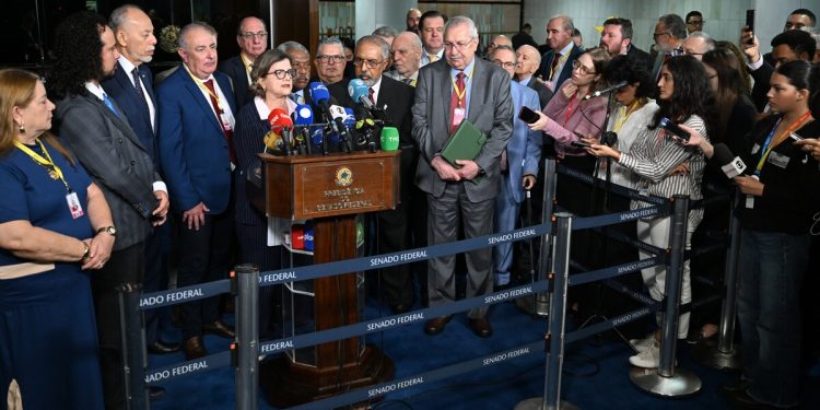 PEC da escala 6×1: Alcolumbre defende prazo menor de transição, mas não define calendário