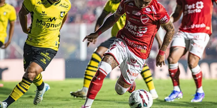 Vila Nova bate São Bernardo com gol nos acréscimos e retoma liderança da Série B