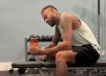 Neymar posta foto na academia antes de se reapresentar no Santos