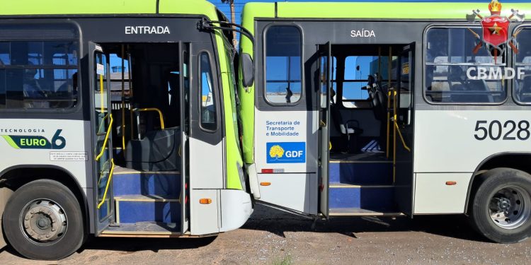 Acidente entre dois ônibus deixa três feridos em Ceilândia