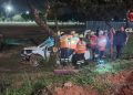Homem morre e duas crianças ficam feridas após carro bater em árvore