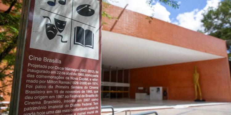 Secretaria de Cultura descarta fechamento do Cine Brasília