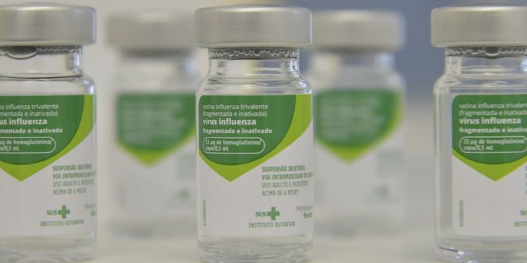 Gripe: atraso na ampliação da vacina é de 51 dias em relação a 2025