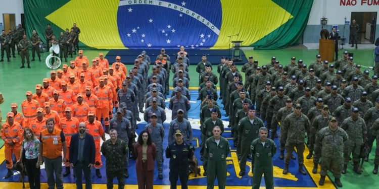 Equipes brasileiras desembarcam em Brasília após missão na Venezuela