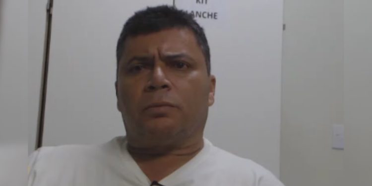 Agente federal fake é desmascarado após tomar celular de homem no DF