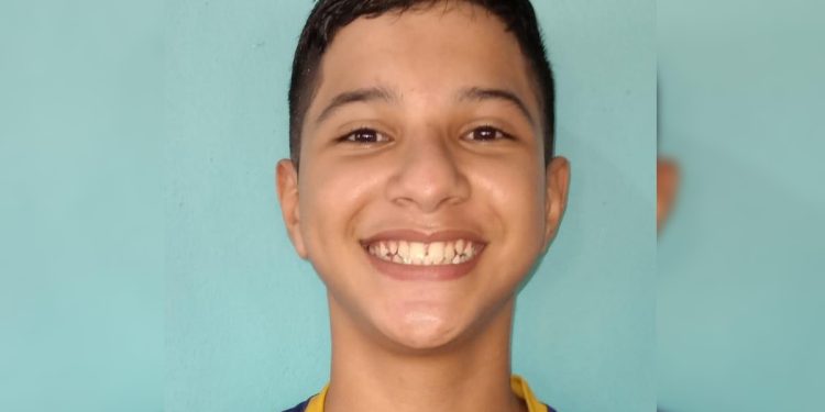 “A minha vida parou”, diz mãe de menino morto em rodovia aos 14 anos
