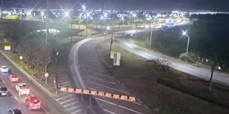 Pista Norte da Via Estrutural é fechada para reparos na pavimentação