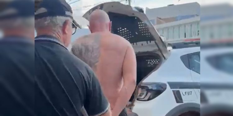 Bandido quebra vassoura nas pernas da ex-mulher e acaba preso