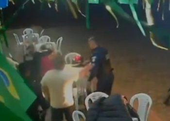 PM dá tapa no rosto de motoboy que andava com capacete levantado