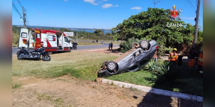 DF registra dois capotamentos e colisão entre carro e moto pela manhã