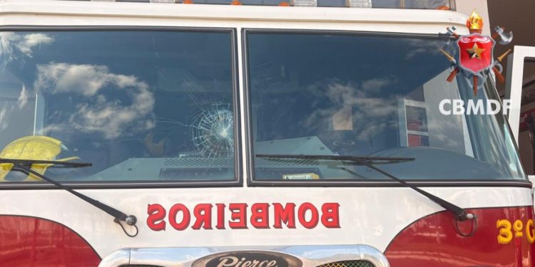 Militares do CBMDF são atacados a pedradas durante ocorrência