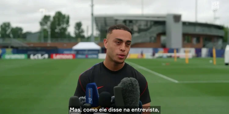 Dest apoia Balogun antes do duelo com a Bélgica